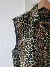 Load image into Gallery viewer, Waxprint cotton shirt. Handmade coconut buttons. Unisex fit.