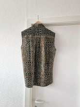 Load image into Gallery viewer, Waxprint cotton shirt. Handmade coconut buttons. Unisex fit.