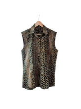 Load image into Gallery viewer, Waxprint cotton shirt. Handmade coconut buttons. Unisex fit.