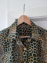 Load image into Gallery viewer, Waxprint cotton shirt. Handmade coconut buttons. Unisex fit.