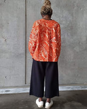 Load image into Gallery viewer, Organic cotton shirt jacket. Handmade coconut buttons.