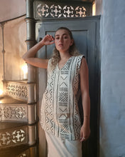 Load image into Gallery viewer, Organic cotton top. Natural colours. Handmade.