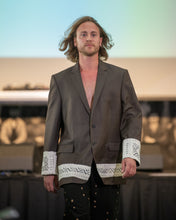Load image into Gallery viewer, Upcycled blazer with bogolan.
